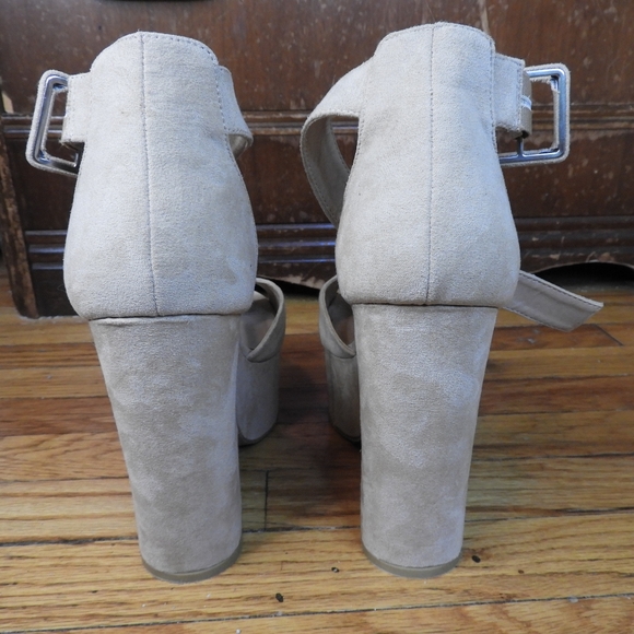 Tan Platform Sandals size 8 - Picture 4 of 6